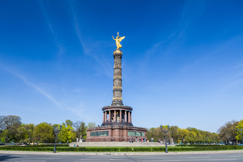 Every street corner of this historic city has a story to tell. Uncover a bit more of Berlin's history when passing by the Victory Column and the Jewish Museum, but also some world history through the institutions of the Museum Island. Enjoy!