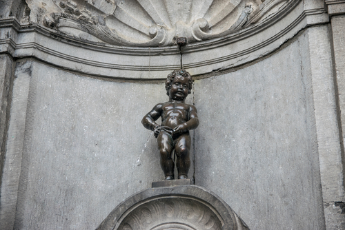 Let yourself be guided through these two historic districts in Brussels! You'll see the symbolic Manneken Pis, the Bourse, the Grand-Place, and plenty of other monuments. 