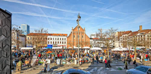 The trendy Marolles district will reveal itself along this tour. Dominated by the majestic Palais de Justice, it is also known for its Jeu de Balle square. The Church of Our Lady of the Chapel and the Tour Blaton are also included on the route.