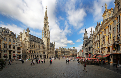 Discover the Capital of Europe through its main points of interest: the Grand-Place, the court, the Royal Square and several of its famous museums and typical squares and streets.