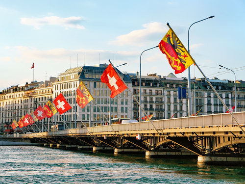 Run and discover Geneva, an international city with an exciting history. Learn about the city's past through some of its most iconic landmarks, including Saint Peter’s Cathedral, the Tour de l’Île, as well as the famous Jet d’eau. 