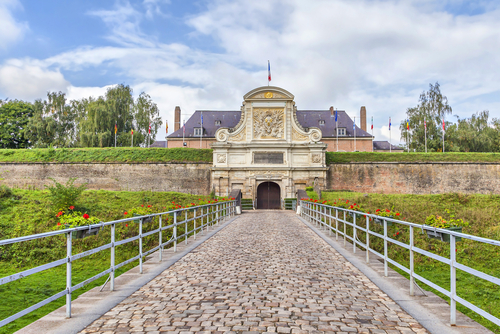 Head out and discover one of the most beautiful monuments of Lille. Surrounded by the Deûle river, the citadel is one of the most beautiful in France. You surely won't be disappointed!