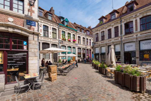Vieux-Lille is intrinsically linked with history! Discover in particular Napoleon bridge, the Place aux Oignons, the Hospice Comtesse Museum, and the house where Charles de Gaulle was born. 