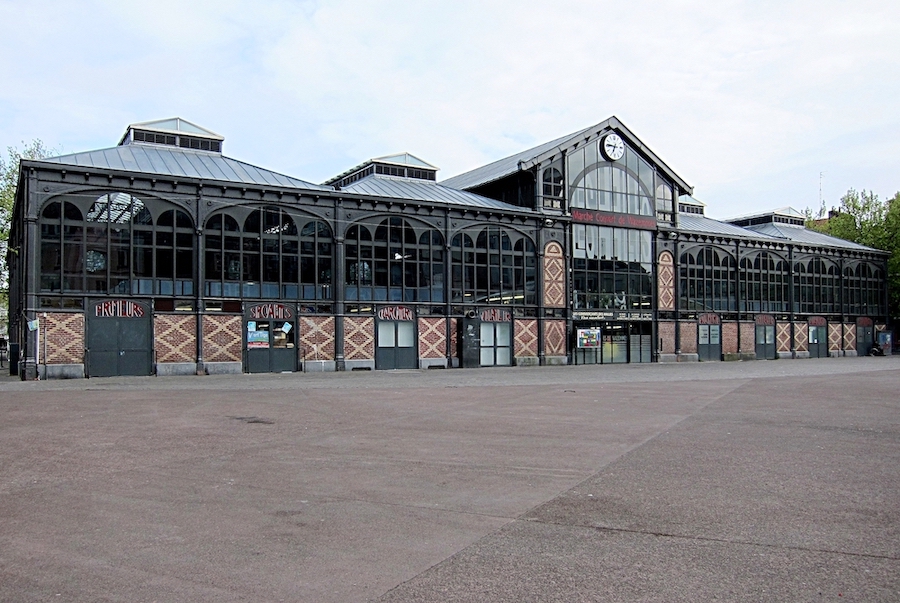 Cross the centre of Lille and the Wazemmes district. You will discover some real gems, such as the Rameau Palace, Saint Michael's Church, and even Saint-Sauveur station.