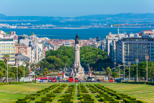 Ready for a comprehensive tour of Lisbon's city centre? This route will take you to the icons of the city, such as the Santa Justa Lift, the Eduardo the 7th Park, the Estrela Basilica, the National Pantheon, and so much more!
