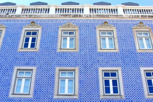 This themed route will show you some of the most beautifully decorated buildings in Lisbon. Put your headphones in, and simply open your eyes to the beauty of a traditional Portuguese art: Azulejo. 