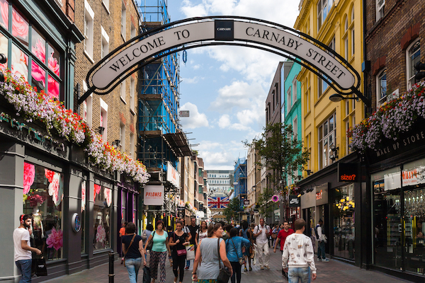 Discover the vibrant district of Soho, famous for its numerous trades. En route, you'll find out a little bit more about Piccadilly Circus, Bond Street and Leicester Square. 