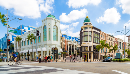Tempted by a route through the most famous neighbourhood in Los Angeles? Discover the famed hotels from the films, Rodeo Drive and much, much more!   
