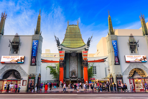 Welcome to the world of cinema! Follow this route along the unmissable Hollywood Boulevard, and you will see the most famous cinemas in the world. Remember to watch your feet, or you may tread on the toes of a Hollywood Star on the Walk of Fame!