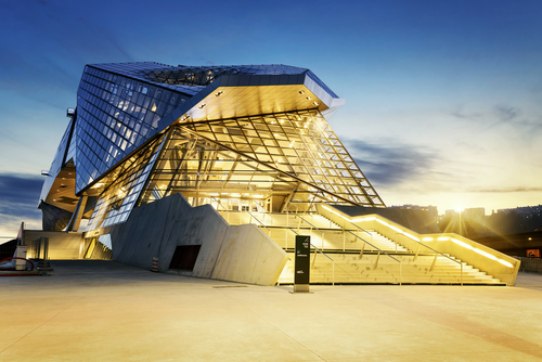 Perrache Station, Gerland Park, the Confluence Mall... take some time to discover the southern part of Lyon's peninsula. The beauty and tranquility of the banks of Lyon's two rivers, the Rhône and the Saône, provide the perfect setting for you to unwind.