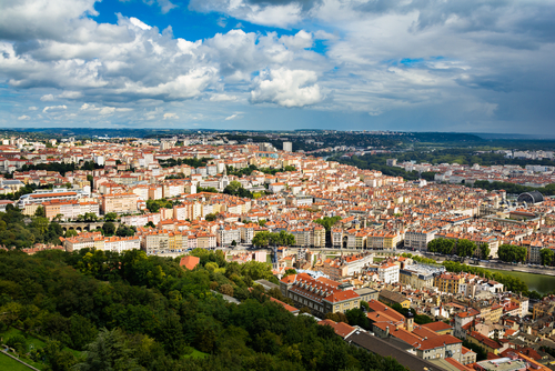 Enjoy a little tour of Croix-Rousse, one of the most famous parts of Lyon. You will be enchanted by this curious hill, which has a few secrets to tell... 