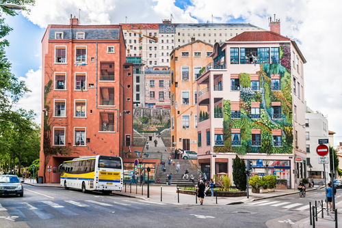 Set out into the authentic, pure district of Croix-Rousse, from the famous Fresco of the Canuts to the Maison Brunet. But be warned, we're taking you on a hill climb!
