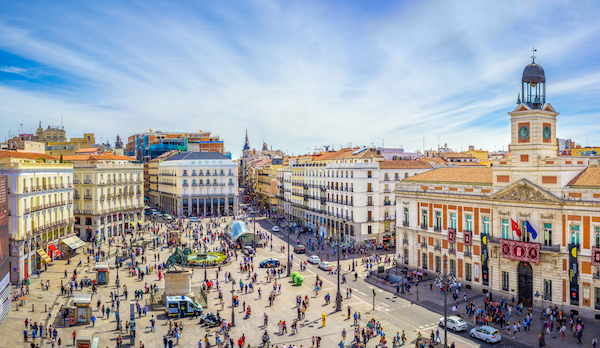 Explore the city of Madrid and its very best attractions: the Plaza de España, the Temple of Debod, the Gran Vía, the Teatro Royal, the Plaza de Oriente, the Crystal Palace and more! Tempted? Let's go!