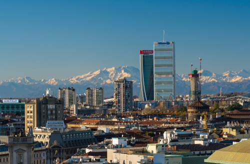 Fancy training on part of the Milan marathon route? Combine practicality with enjoyment as you discover the most iconic sights in the new CityLife district with all its tall towers. 