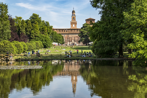 Take this long tour of Milan to really get to know the city's rich heritage. Admire the gardens of the Sforza Castle, the luxury shops of the Quadrilatero della Moda, the church housing Leonardo da Vinci's The Last Supper, and many more fantastic sights.