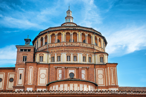 This cultural trail will introduce you to the Navigli neighbourhood's most beautiful buildings: Santa Maria delle Grazie, the Sant'Ambrogio Basilica and the Roman amphitheatre.