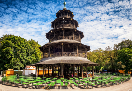 Time to explore nature, with a run through a magnificent English garden. Near the park you will also find the Bavarian National Museum, and the Haus der Kunst. At the heart of the gardens, the Chinesischer Turm, a famous beer garden, will simply mesmerise you. 
