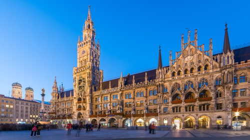 Take this short route to explore the city's old town and must-see monuments, from the New Town Hall to the Munich Residence, via the famous Frauenkirche.