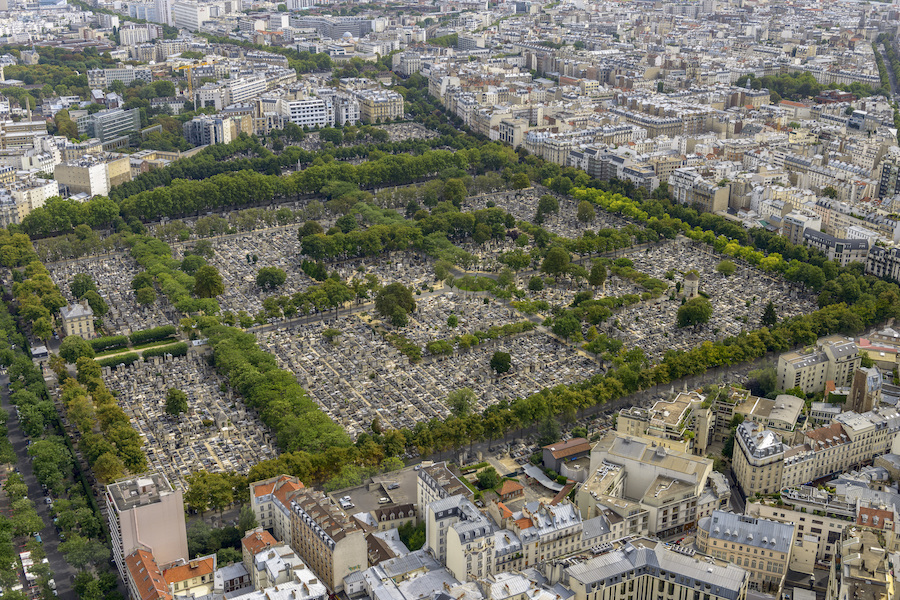 Explore the heart of Paris's popular 20th arrondissement, including the famous Père Lachaise cemetery and its surroundings. The opportunity to discover a side of Paris that you might not have seen before!