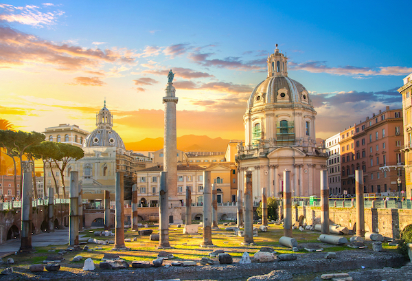 Why choose between ancient Rome and "Holy Rome"? We will guide you through the best of both worlds, from the Roman Forum to the Basilica of Saint Praxedes, past the Scala Santa and the legendary Colosseum. 