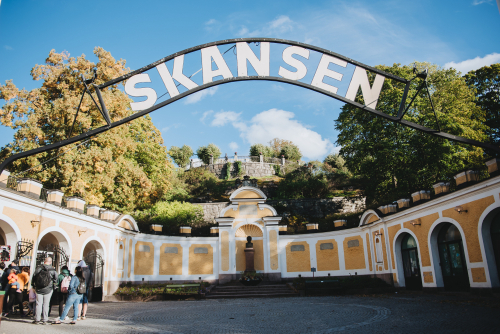 In this route, you will never lose sight of the water which surrounds Stockholm's islands. You will see a long list of monuments, but here is a taster: the Nordic Museum, the Museum of Spirits, and Skansen, the gigantic open air museum.