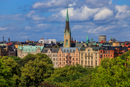 The Östermalm district is an unmissable part of the city. On route, you'll pass the history museum, the Oscarskyrkan church, and the Ostermalms Saluhall, among other things. Let the voice guidance guide you.