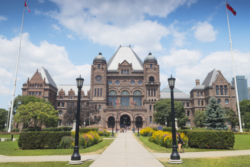 Cross the Discovery District, the home of the University of Toronto. You will discover the Legislative Assembly of Ontario, located right at the heart of the sublime Queen's Park. 