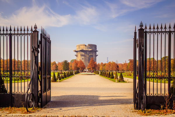 Time for a diverse run away from Vienna's Historic Centre, featuring parks, churches, a canal, and even a palace. 