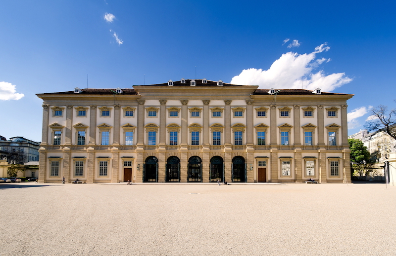 A museum dedicated to the psychoanalyst Sigmund Freud, two breathtaking churches and an iconic palace... let's go!