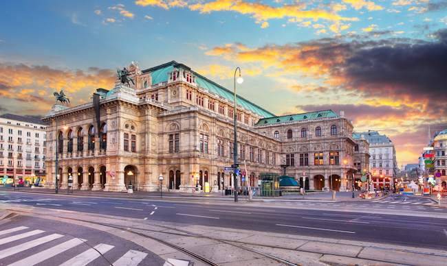 Vienna is one of the most beautiful cities in the world thanks to its Baroque architecture, fascinating history, legendary traditions, and vibrant lifestyle. Choose this Smart Run for an unforgettable encounter with the city's most fabulous landmarks!