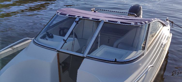 Open console boat 18 ft
