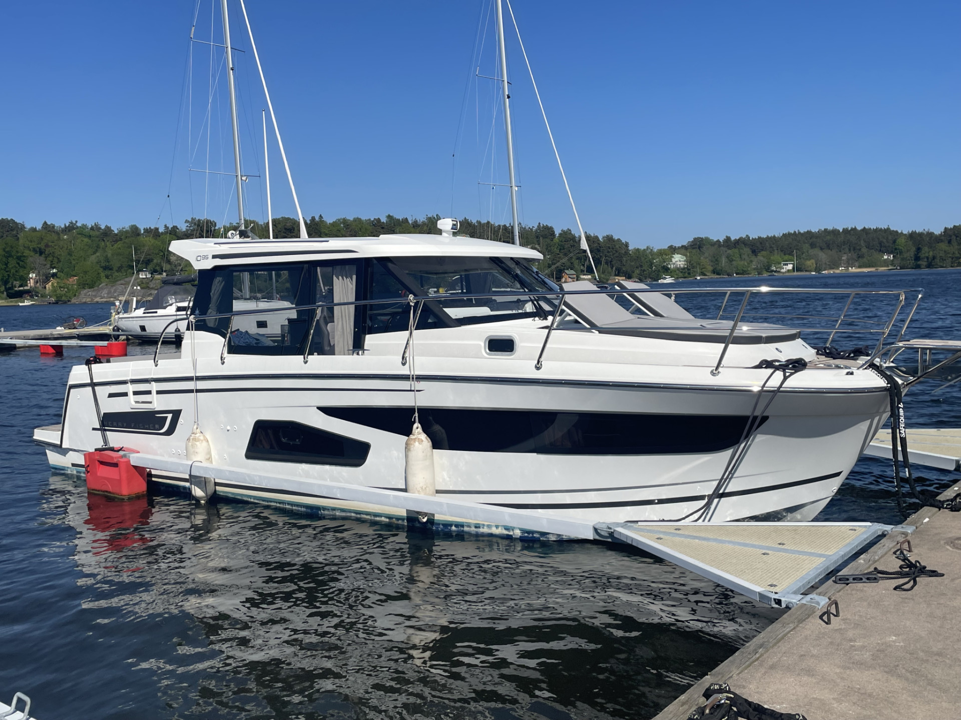 Merry Fisher 1095, photo 1