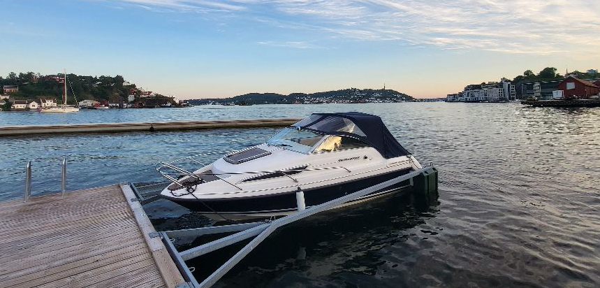 Open console boat 22 ft