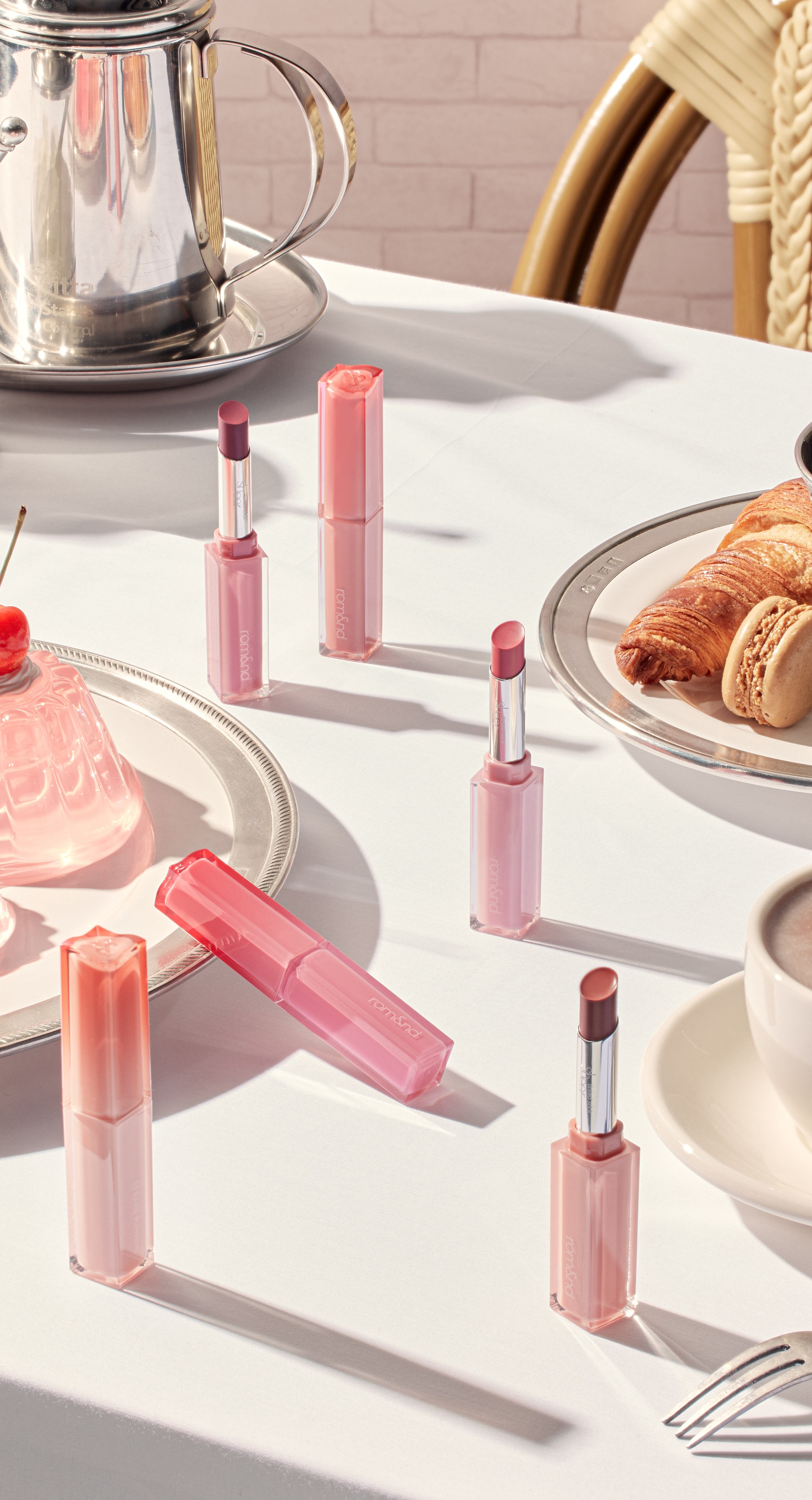 Thông tin sản phẩm son thỏi mềm mịn bền màu Hàn Quốc Romand Sheer Tinted Stick