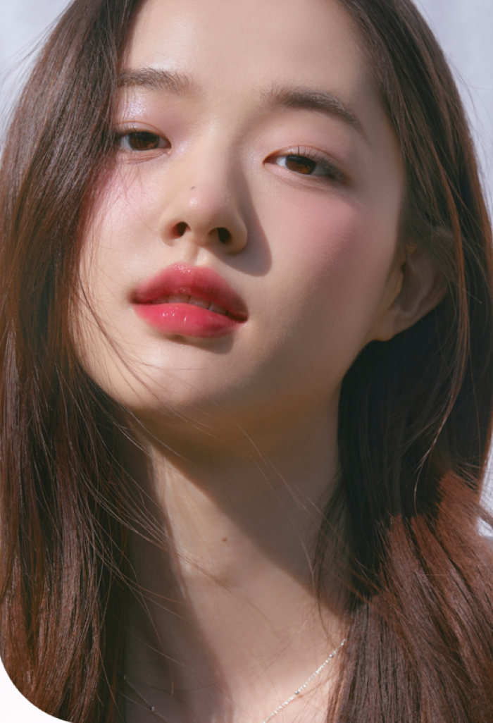 Màu sắc có thể khác nhau tùy thuộc vào ánh sáng, độ phân giải màn hình và sắc tố da