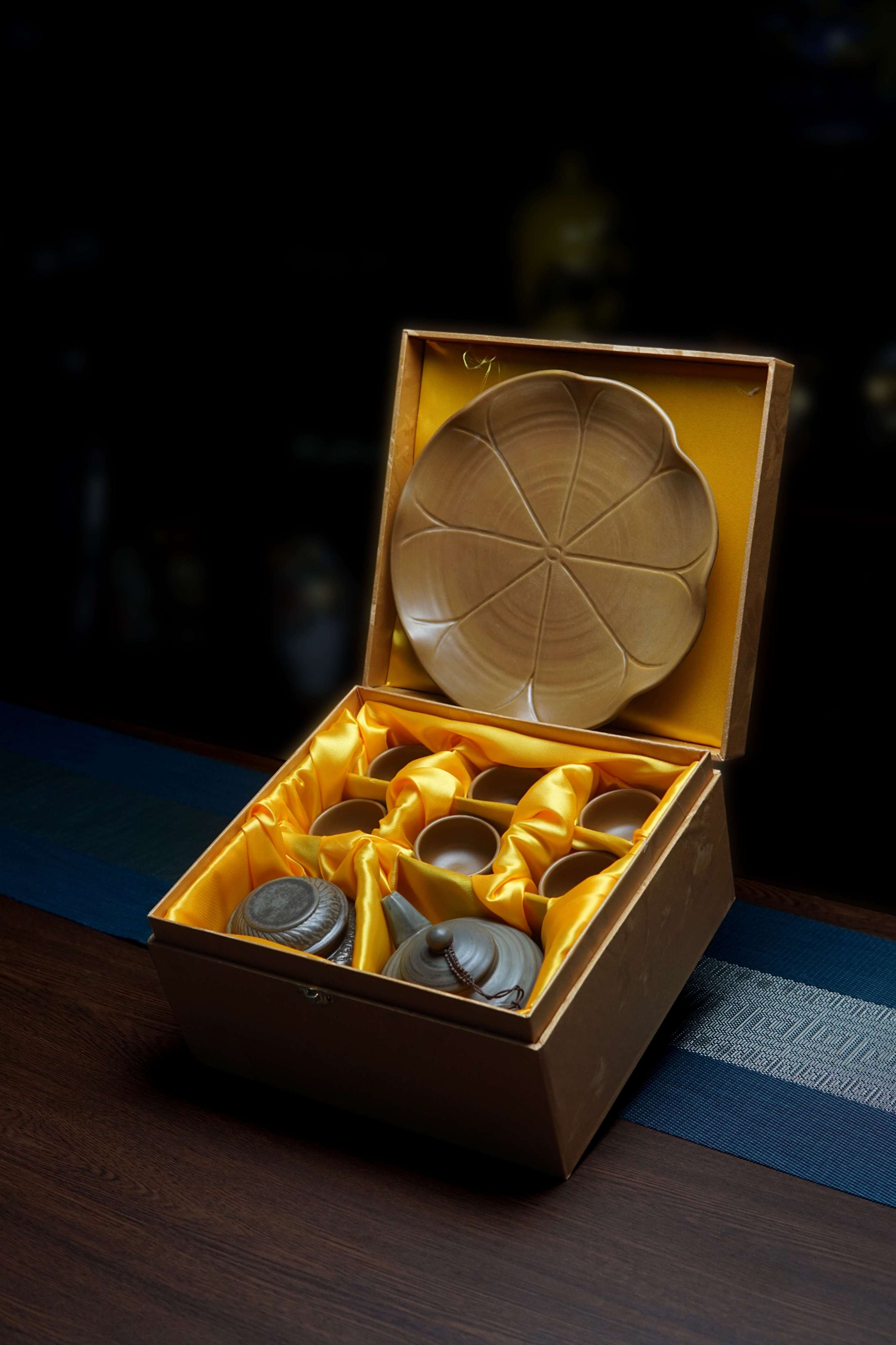 Bộ Ấm Chén Uống Trà Sen Nhỏ Men Mộc