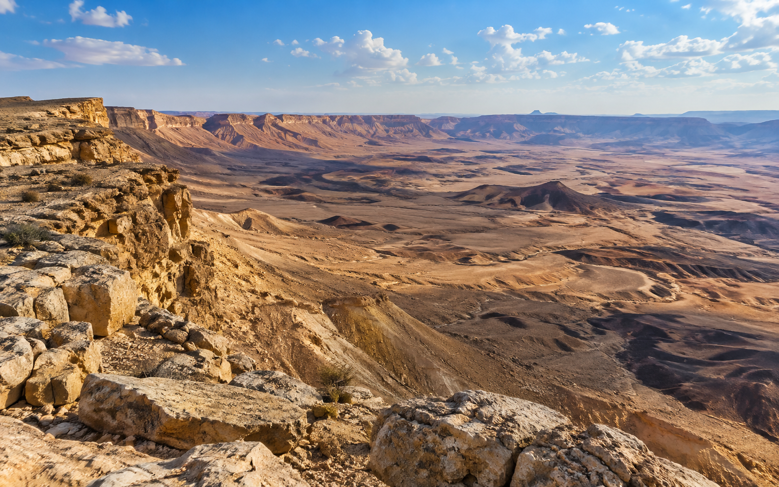 נוף מדברי בהשראת מכתש רמון