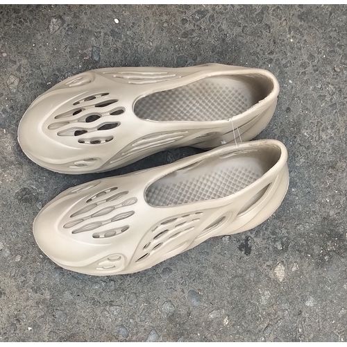 Crocs Unisex Sandals - Cream