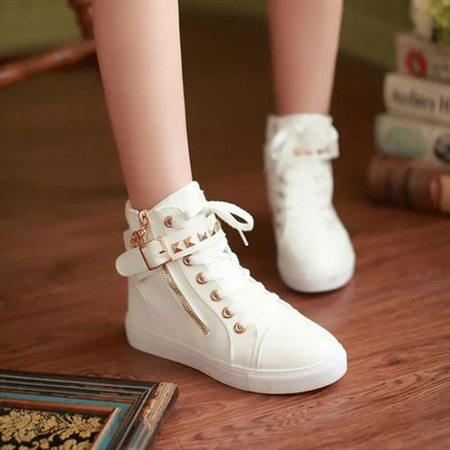 Women flat sole boots