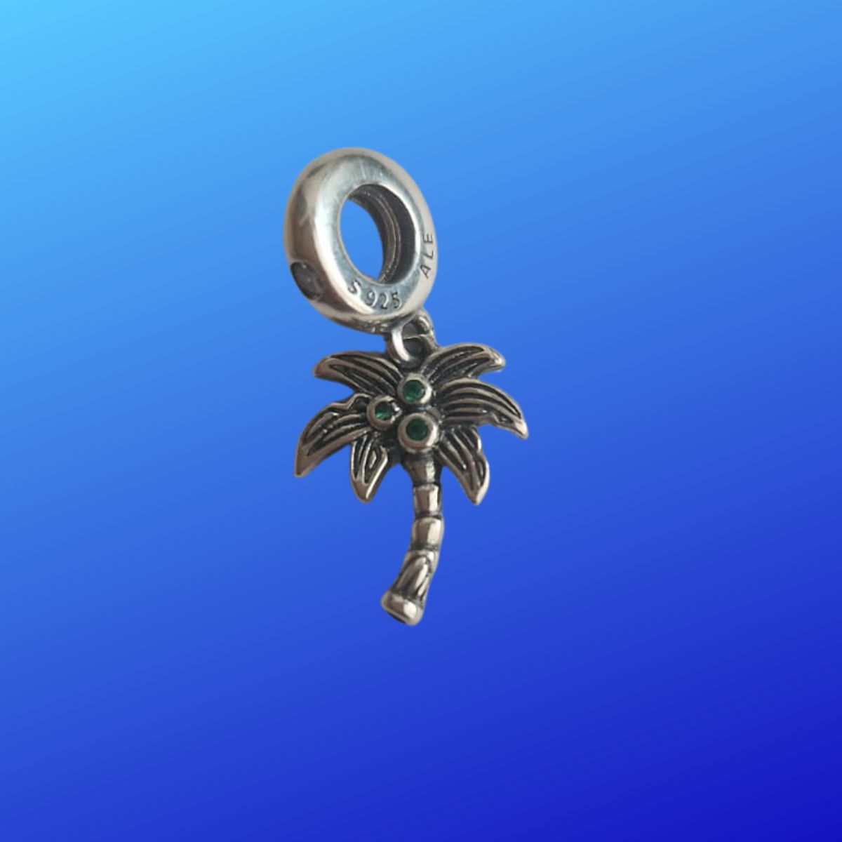 Charm Palmera · Plata 925 🌴✨