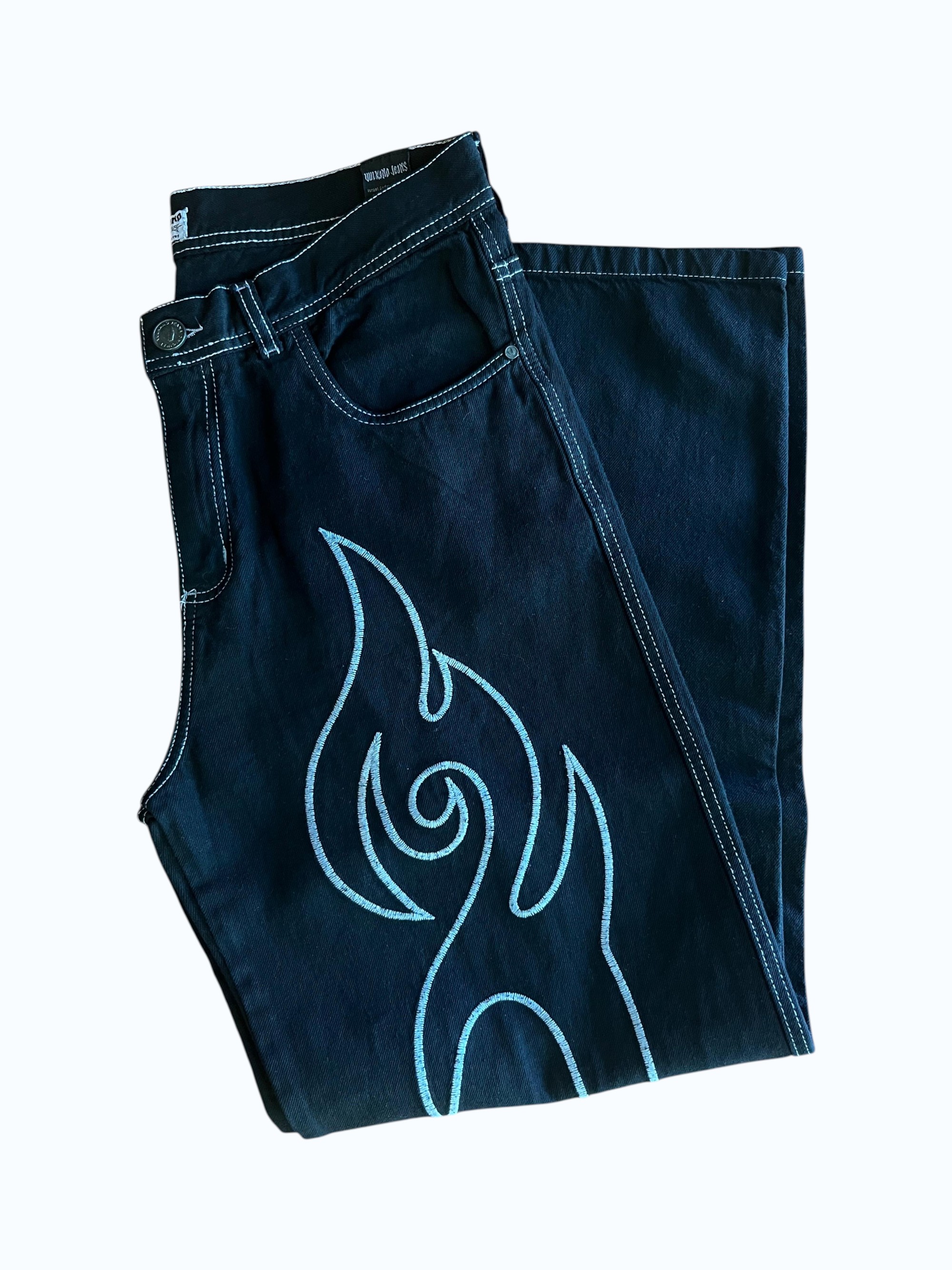 Pantalón baggy con bordado