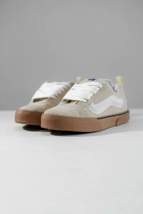 Product gallery 0bef5224-078a-4708-bf8b-fbec63e5e7bd-ZAPATILLAS VANS KNU SKOOL BEIGE 2.0.jpg
