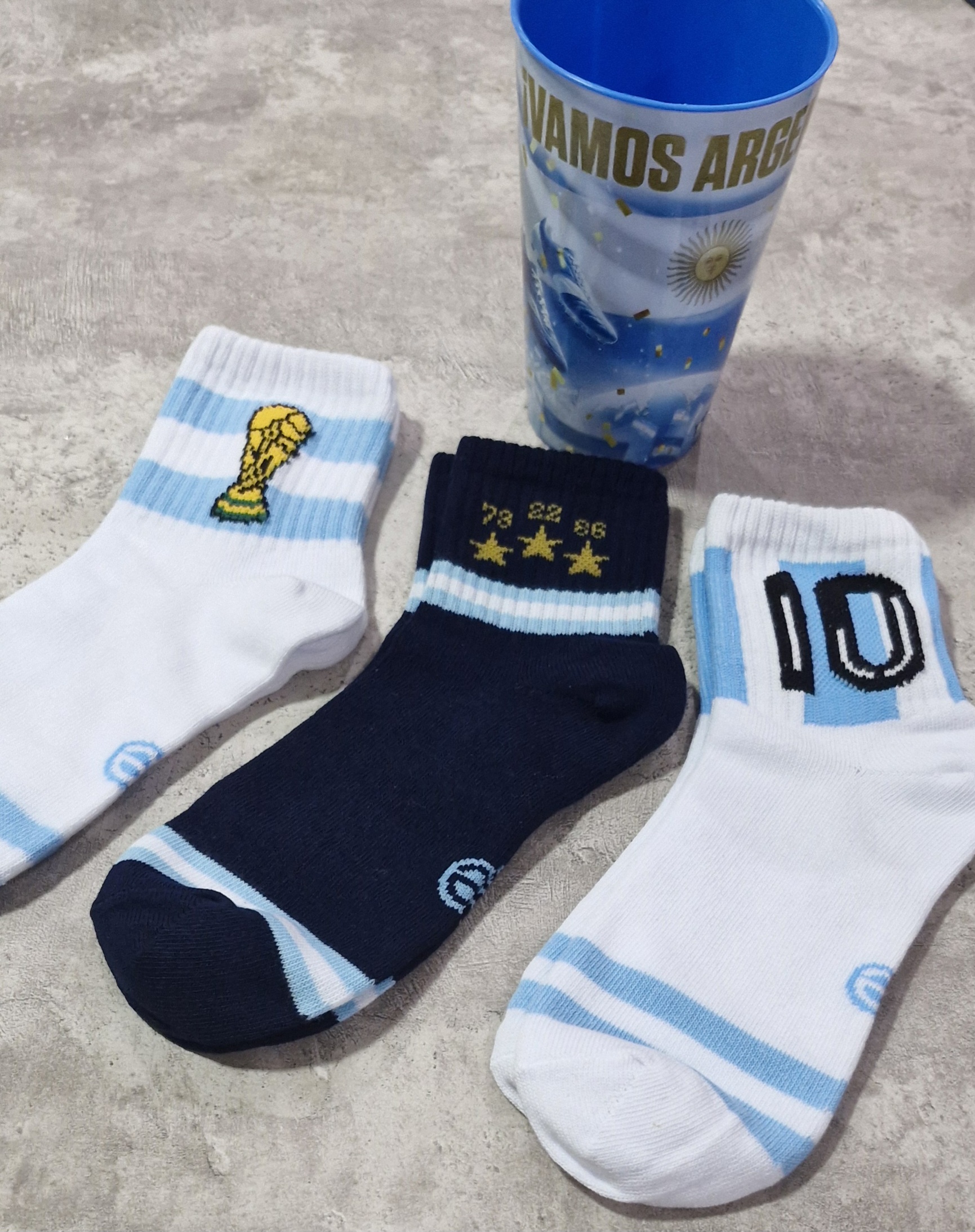 CON LAS MEDIAS BIEN PUESTAS