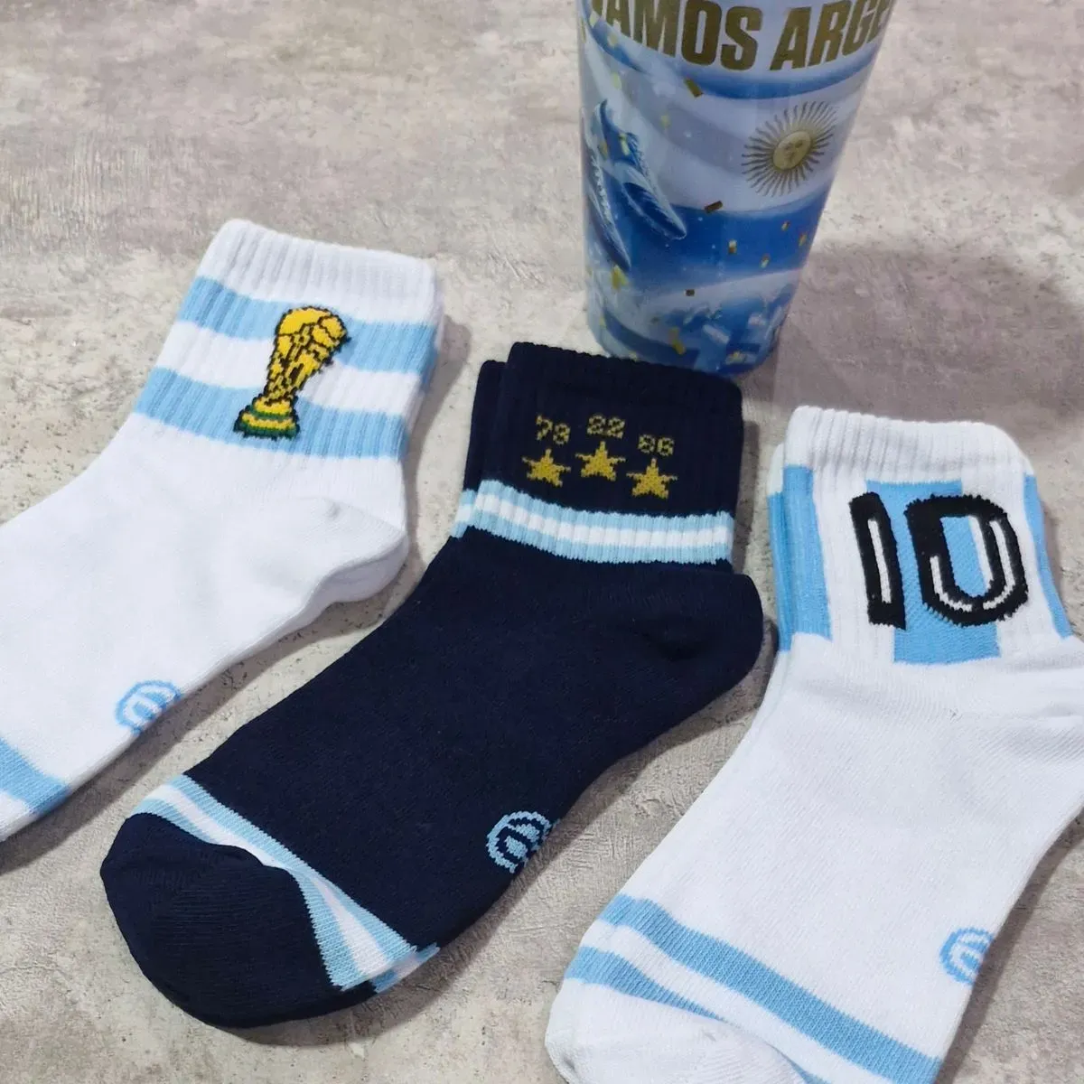 CON LAS MEDIAS BIEN PUESTAS