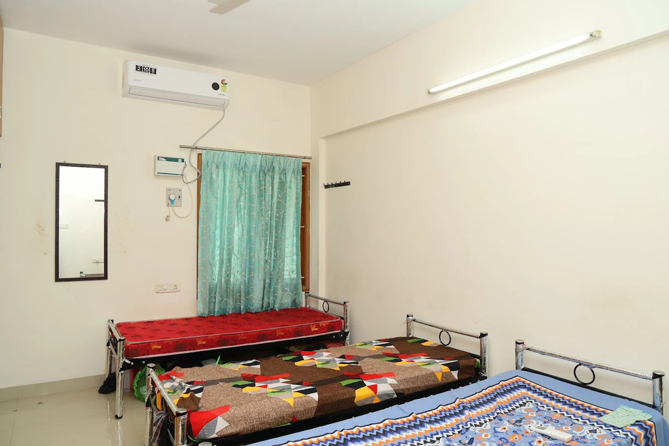 Vel Men's Hostel, Chennai