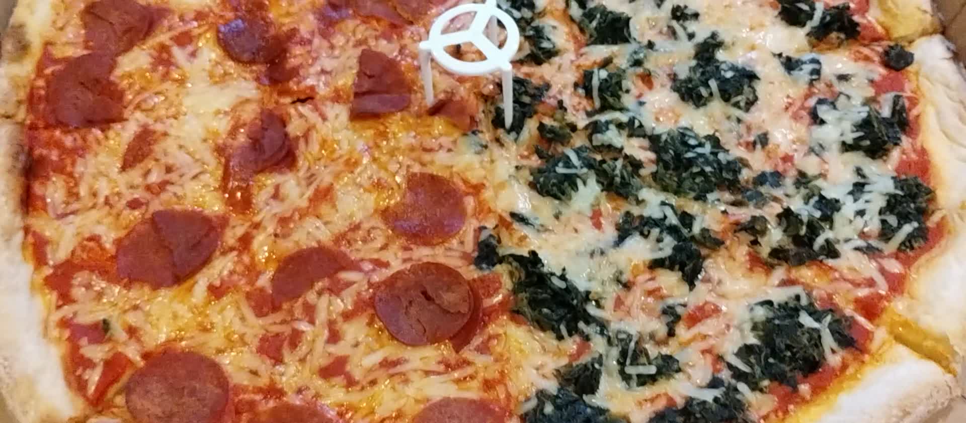 This pizza has no dairy no meat and is 100% delicious. #vegan #pizza