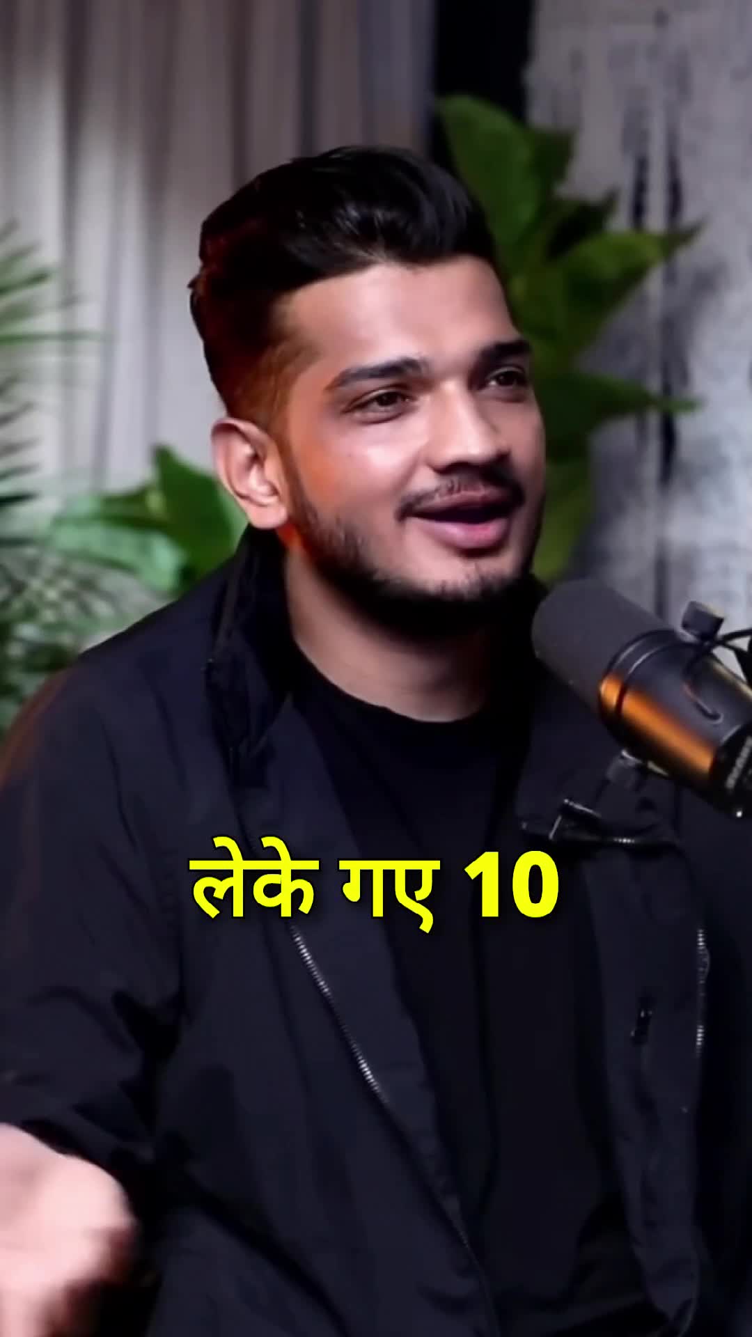 Mumbai में दुकान में काम करना | Munawar Faruqui | #showw #munawarfaruqui #viral #trending #boost