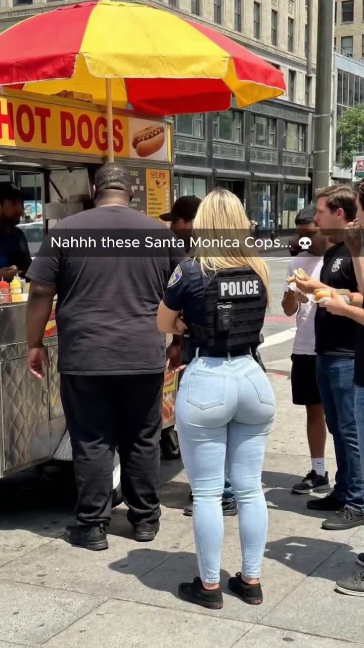 This cop dam sexy❤️❤️