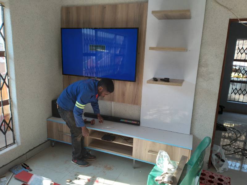 Kitchen units, plasma stands and ceilings