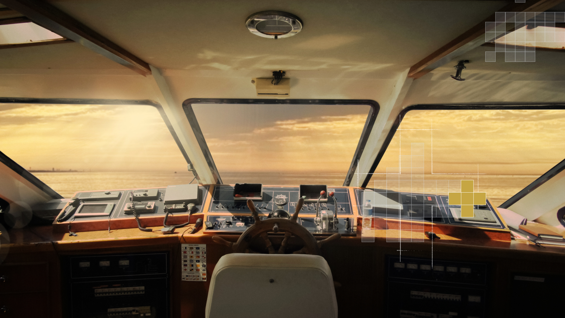 Foto della cabina equipaggio di una barca con orizzonte sul mare